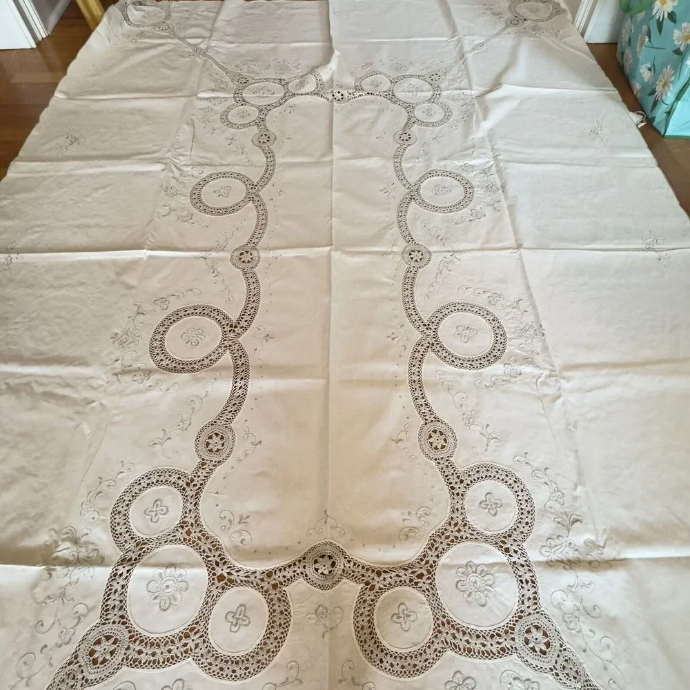 VTG Brodee Hand- Crochet Linen Table Cloth, Square Center Piece‎ & 12 Napkins